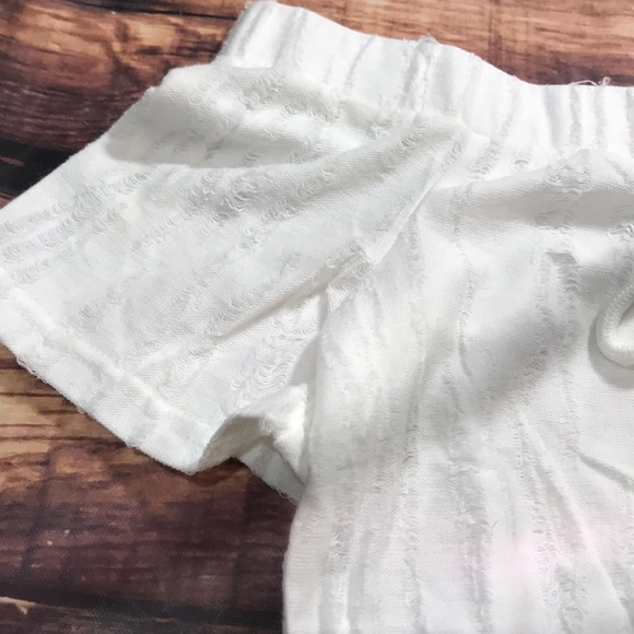 LAST 1 << White Off The Shoulder Lace Up Romper >> - Picture 4 of 7